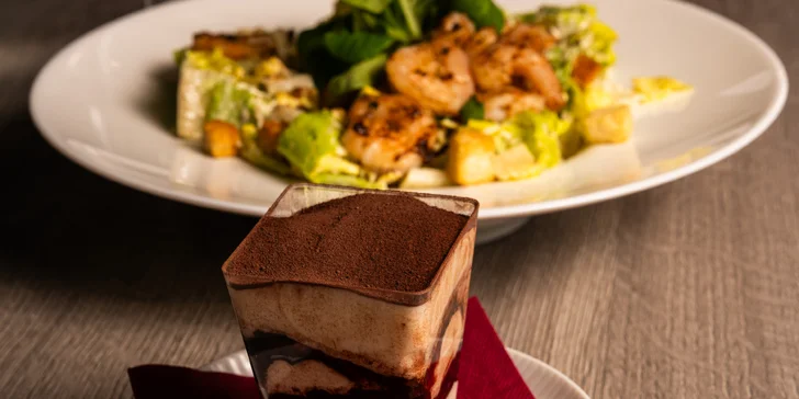 Menu s krevetovým salátem, dezertem a proseccem pro 2 osoby v restauraci La Corrida