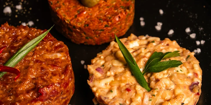 Degustace tataráků v restauraci La Corrida: hovězí, ze sušených rajčat i romadurový