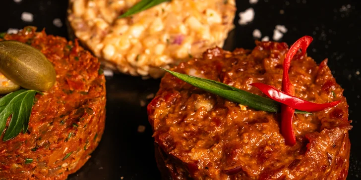Degustace tataráků v restauraci La Corrida: hovězí, ze sušených rajčat i romadurový