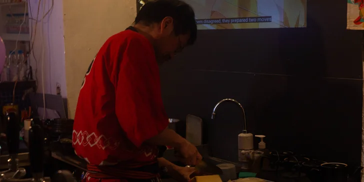 Autentické japonské menu v tradiční hospodě: rybí vývar, okonomiyaki i nápoj