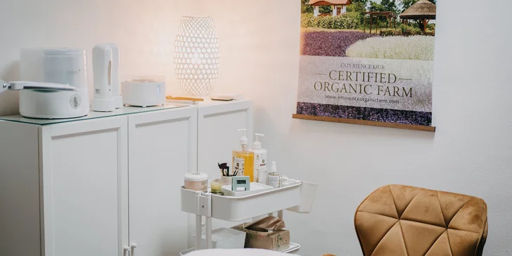 Laminace obočí nebo lash lifting vč. výživy a barvení v moderním salonu