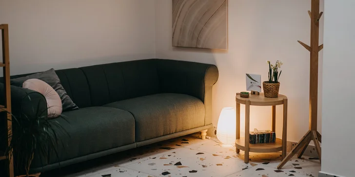Laminace obočí nebo lash lifting vč. výživy a barvení v moderním salonu