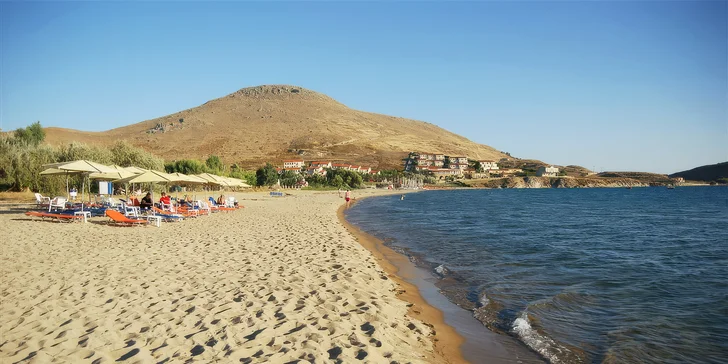 Pobytový zájezd na řecký ostrov Limnos: 3* apartmán s terasou, přímo u pláže Plati Beach, letenky v ceně