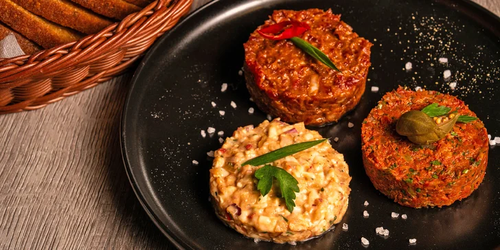 Degustace tataráků v restauraci La Corrida: hovězí, ze sušených rajčat i romadurový