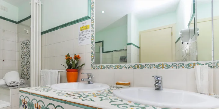 Pobyt na pobřeží Amalfi ve městečku Ravello: 4* hotel se snídaní a bazénem, 1,5 km od moře