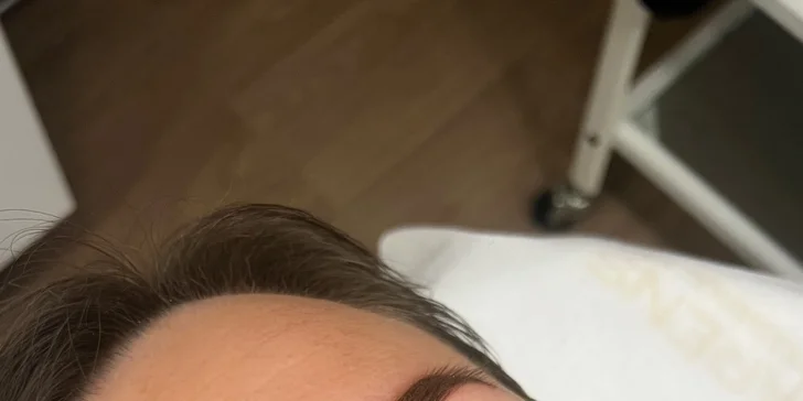 Permanentní zkrášlení: tetování obočí nebo očních linek, korekce po 6 týdnech