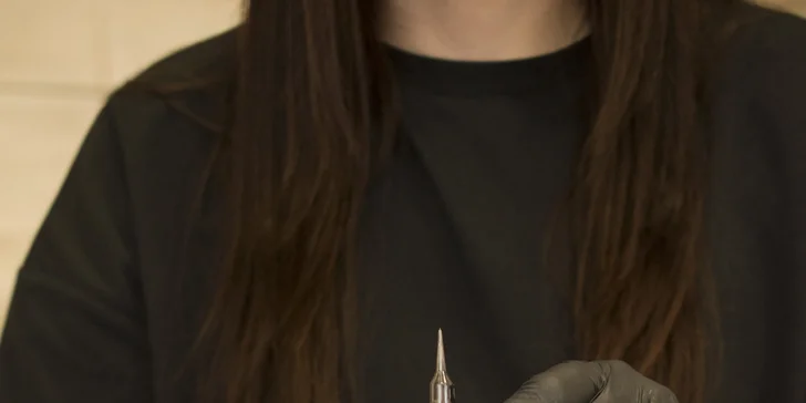 Permanentní zkrášlení: tetování obočí nebo očních linek, korekce po 6 týdnech