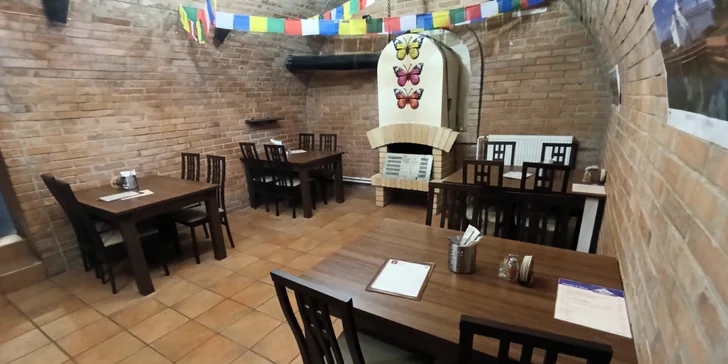 Menu z indických specialit pro dva: předkrm či polévka, kuřecí nebo vege hlavní chod a dezert