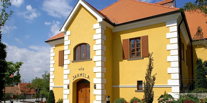 Objevte kouzlo Moravy: pobyt ve Velkých Bílovicích vč. snídaně, bazénu, bowlingu i zapůjčení koloběžek