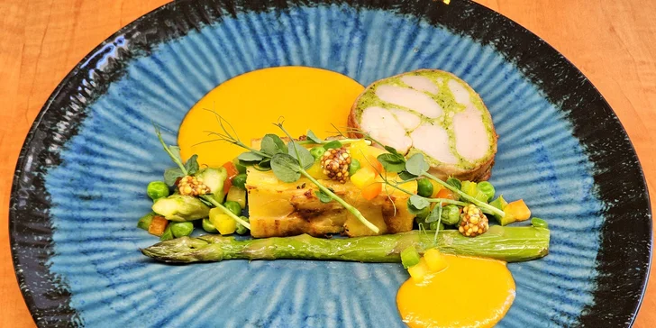 Degustační menu v klasicistním zámečku i vstup do wellness pro 2 osoby