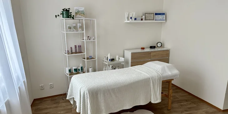 Relax od hlavy po paty: terapeutická masáž a liftingová masáž obličeje v salonu u Václavského nám.