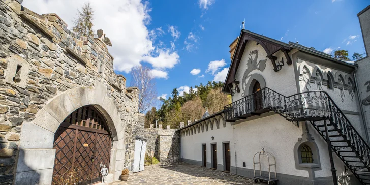 Apartmány na hradě Kunzov: pobyt se snídaní i polopenzí a vstup do wellness