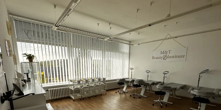 Kurz prodlužování řas či líčení vč. marketingu a certifikace k podnikání