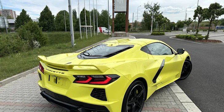 Žluté žihadlo Chevrolet Corvette C8: spolujízda i řízení v délce 15–60 min.