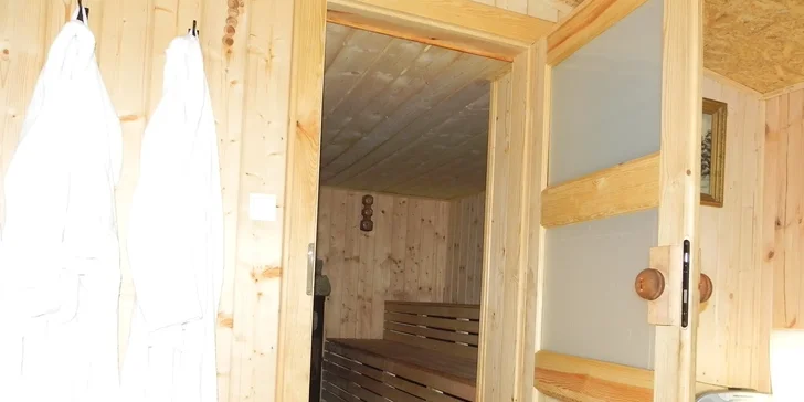 Chatová osada v polských Krkonoších: pokoje až pro 5 osob se snídaní, sauna