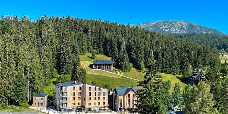 Pobyt v Peci pod Sněžkou: designový 4* hotel se snídaní a lahví vína