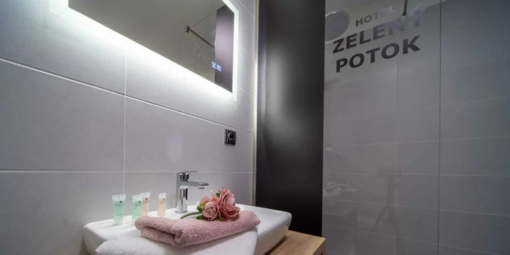 Pobyt v Peci pod Sněžkou: designový 4* hotel se snídaní a lahví vína