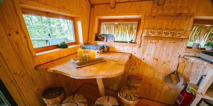 Krásné stromodomky v přírodě na východě Slovenska se snídaní
