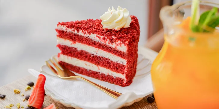 Dort a káva nebo čaj v centru Prahy: red velvet, panna cotta i kinder dort