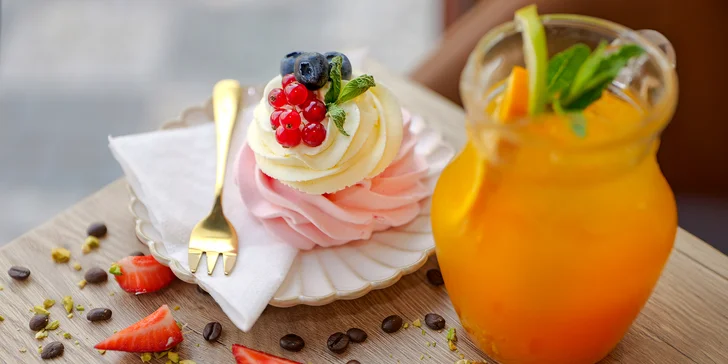 Dort a káva nebo čaj v centru Prahy: red velvet, panna cotta i kinder dort
