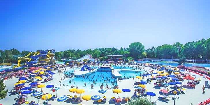 Dovolená s plnou penzí u italského Rimini: hotel 150 m od moře, bazén a dvě děti do 2,9 let zdarma