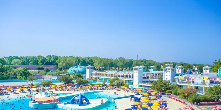 Dovolená s plnou penzí u italského Rimini: hotel 150 m od moře, bazén a dvě děti do 2,9 let zdarma