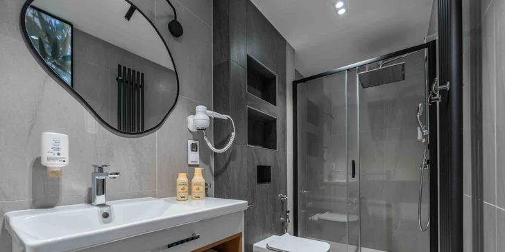 Dovolená ve Slezských Beskydech: moderní aparthotel se snídaní, vstup do saunaria