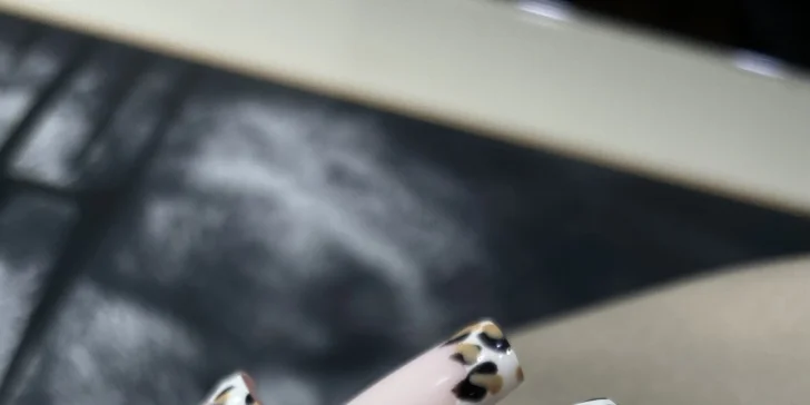 Krásně pěstěné ruce a nohy: manikúra vč. P-shine, gel laku, gelové nehty či pedikúra