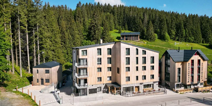 Pobyt v Peci pod Sněžkou: designový 4* hotel se snídaní a lahví vína