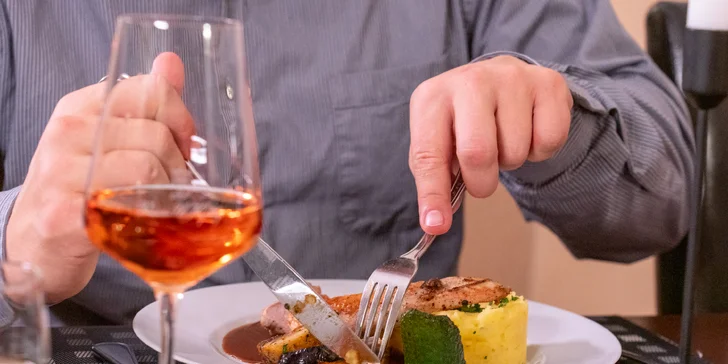Božský pobyt ve Varech, super jako dárek: wellness procedury, polopenze i plná penze