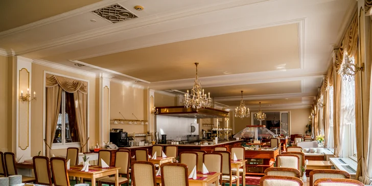 4* relax v Karlových Varech: bazénové a wellness centrum, lázeňské procedury, snídaně či polopenze