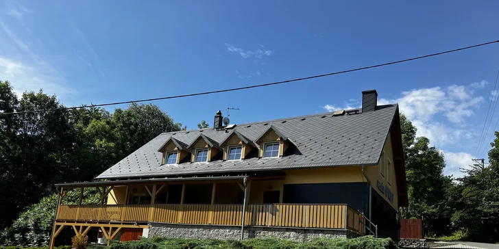 Pohodová dovolená nejen pro rybáře: penzion u nádrže Slezská Harta, grilování i lodičky