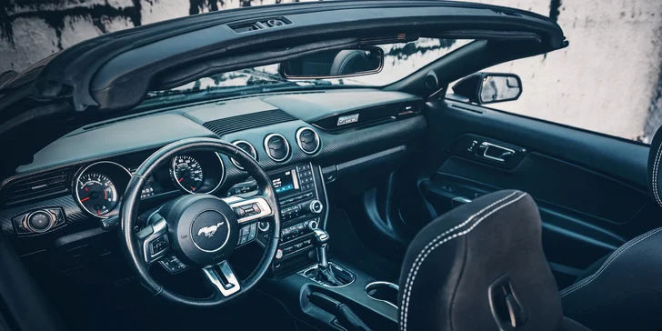 Parádní jízda: pronájem Fordu Mustang kabriolet na 24 hodin nebo rovnou celý víkend