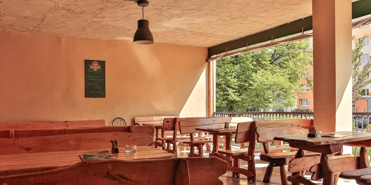 Koleno s chlebem, hořčicí a křenem i s pivem Radegast pro 1 nebo 2 osoby
