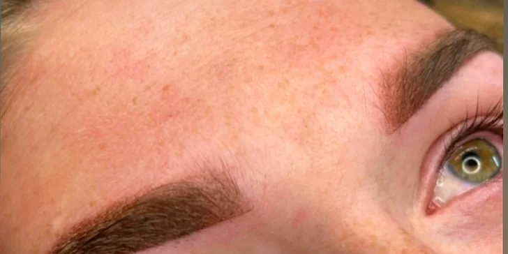 Permanentní make-up rtů, obočí pudrovou metodou či linky v horní řasové linii