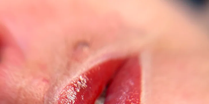 Permanentní make-up rtů, obočí pudrovou metodou či linky v horní řasové linii