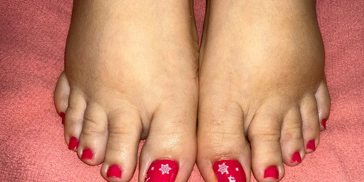 Relax a krásné nehty: manikúra s masáží rukou i mokrá pedikúra a peeling