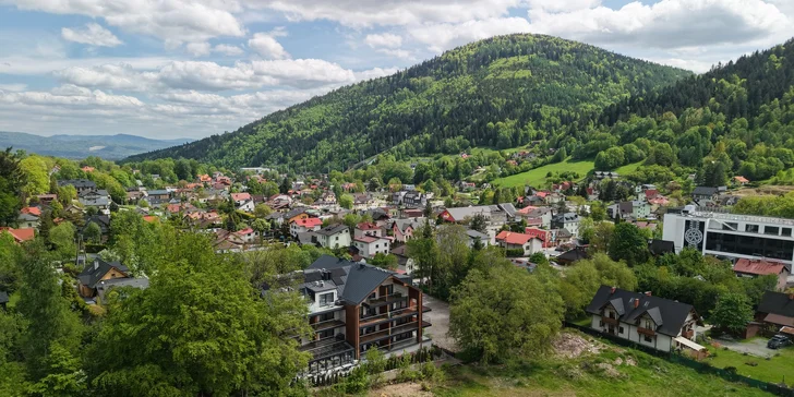 Dovolená ve Slezských Beskydech: moderní aparthotel se snídaní, vstup do saunaria
