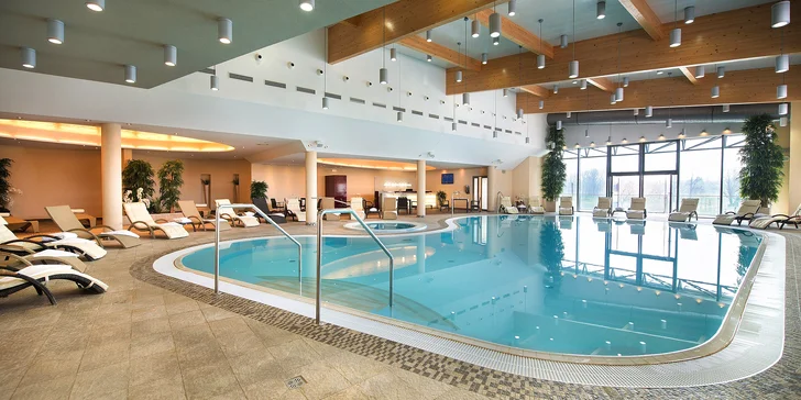 Luxusní pobyt v Hluboké nad Vltavou: 5* hotel u zámku s wellness a jídlem