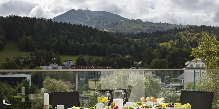 Dovolená ve Slezských Beskydech: moderní aparthotel se snídaní, vstup do saunaria