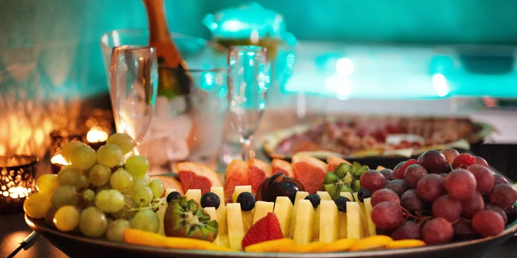 Privátní wellness pro 2 nebo 4 osoby: vířivka, sauna, sekt, ovoce i drinky