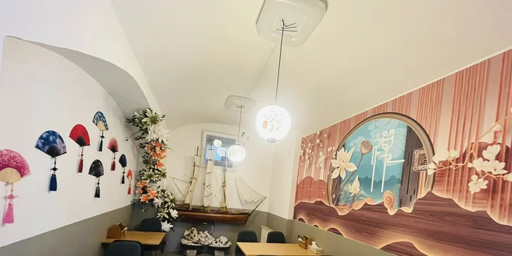Pestré sushi sety ve Vršovicích: 12 nebo až 71 kousků i s polévkou a salátem wakame