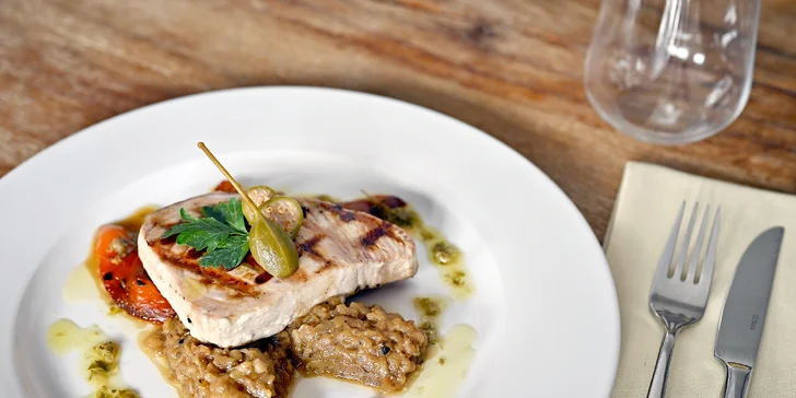 Italské degustační menu se steakem z tuňáka či telete i s lahví vína pro 2 osoby