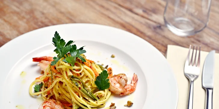 Italské degustační menu se steakem z tuňáka či telete i s lahví vína pro 2 osoby