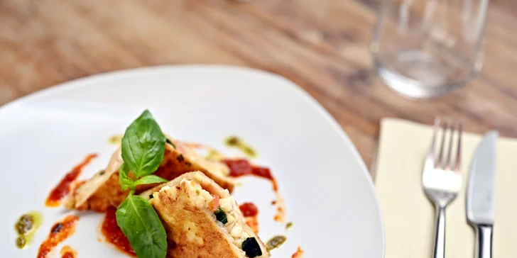 Italské degustační menu se steakem z tuňáka či telete i s lahví vína pro 2 osoby