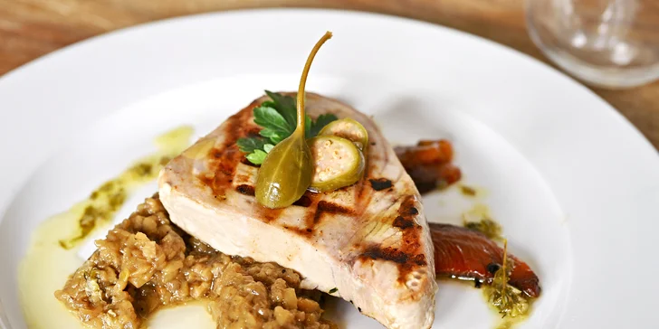 Italské degustační menu se steakem z tuňáka či telete i s lahví vína pro 2 osoby