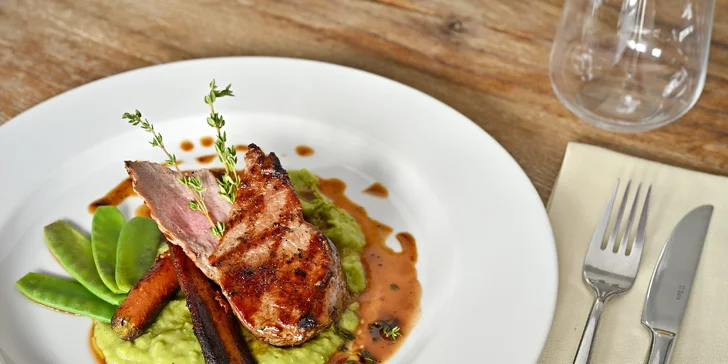 Italské degustační menu se steakem z tuňáka či telete i s lahví vína pro 2 osoby