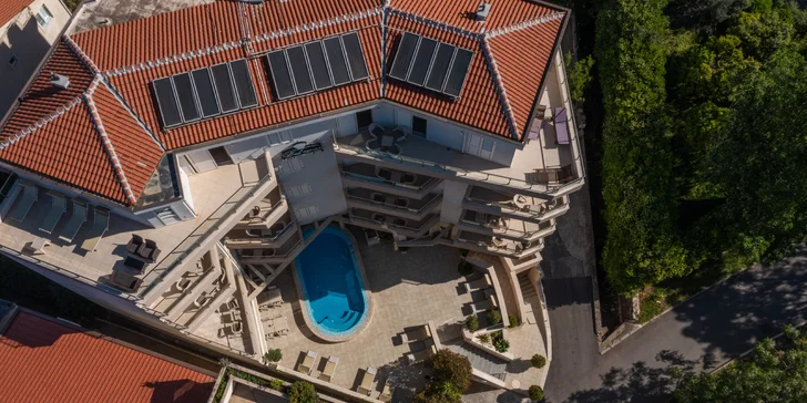 Dovolená v Černé Hoře: apartmány s venkovním bazénem 200 m od pláže