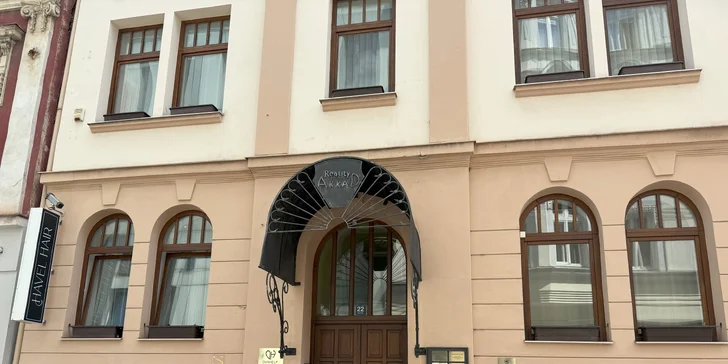 Ženské léčivé masáže na 60-90 min pro hormonální rovnováhu, úlevu při menstruaci, v těhotenství aj.