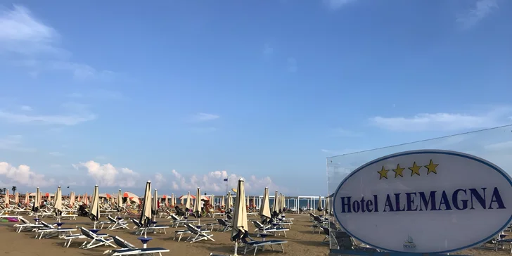 Rodinný pobyt v italském Bibione: 4* hotel vč. snídaní, hotelového bazénu a půjčení kol, 500 m od pláže
